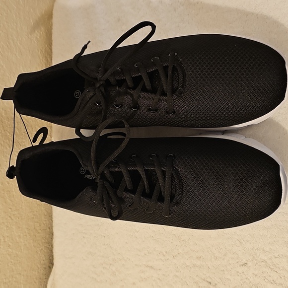 NEW Pro Player Men's Lace Up Athletic Shoe Size 12 Black/White - Picture 3 of 11